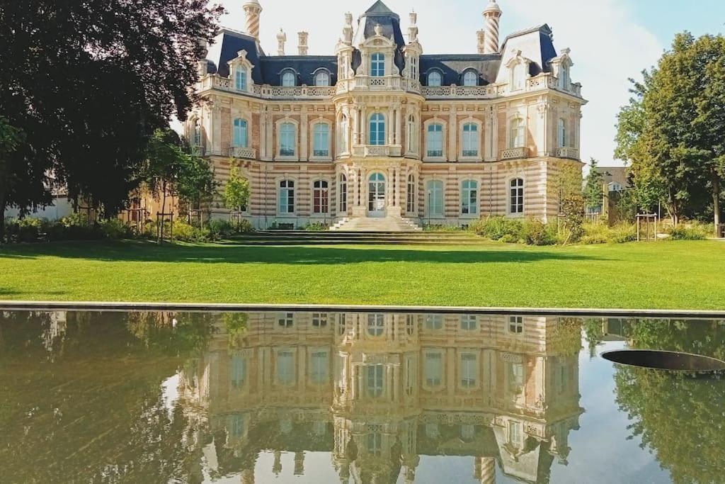 Les Loges Du Theatre Degustation Champagne Offerte Jacuzzi Sauna Jeux Velos Maison Prive 150M2 Historique 14Pers Max Emplacement Exceptionnel Et Chic, 200M De L'Avenue De Champagne, Gare, Musee, Jardins, Restaurations, Toutes Commodites 埃佩尔奈 外观 照片
