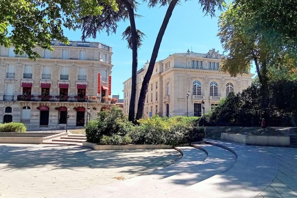 Les Loges Du Theatre Degustation Champagne Offerte Jacuzzi Sauna Jeux Velos Maison Prive 150M2 Historique 14Pers Max Emplacement Exceptionnel Et Chic, 200M De L'Avenue De Champagne, Gare, Musee, Jardins, Restaurations, Toutes Commodites 埃佩尔奈 外观 照片