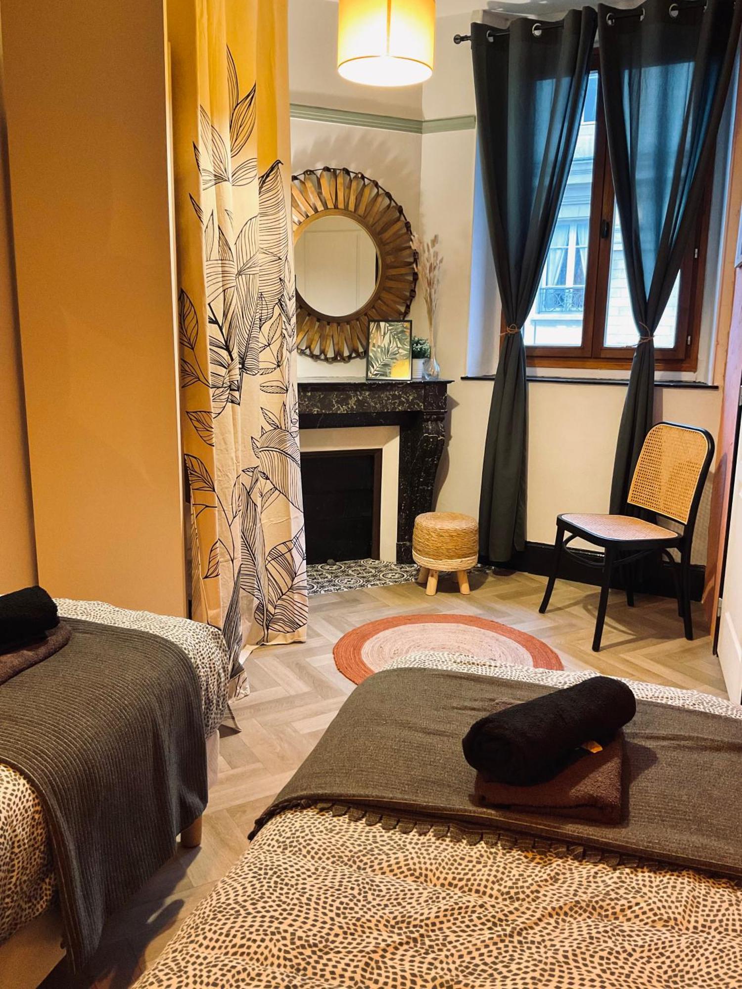 Les Loges Du Theatre Degustation Champagne Offerte Jacuzzi Sauna Jeux Velos Maison Prive 150M2 Historique 14Pers Max Emplacement Exceptionnel Et Chic, 200M De L'Avenue De Champagne, Gare, Musee, Jardins, Restaurations, Toutes Commodites 埃佩尔奈 外观 照片