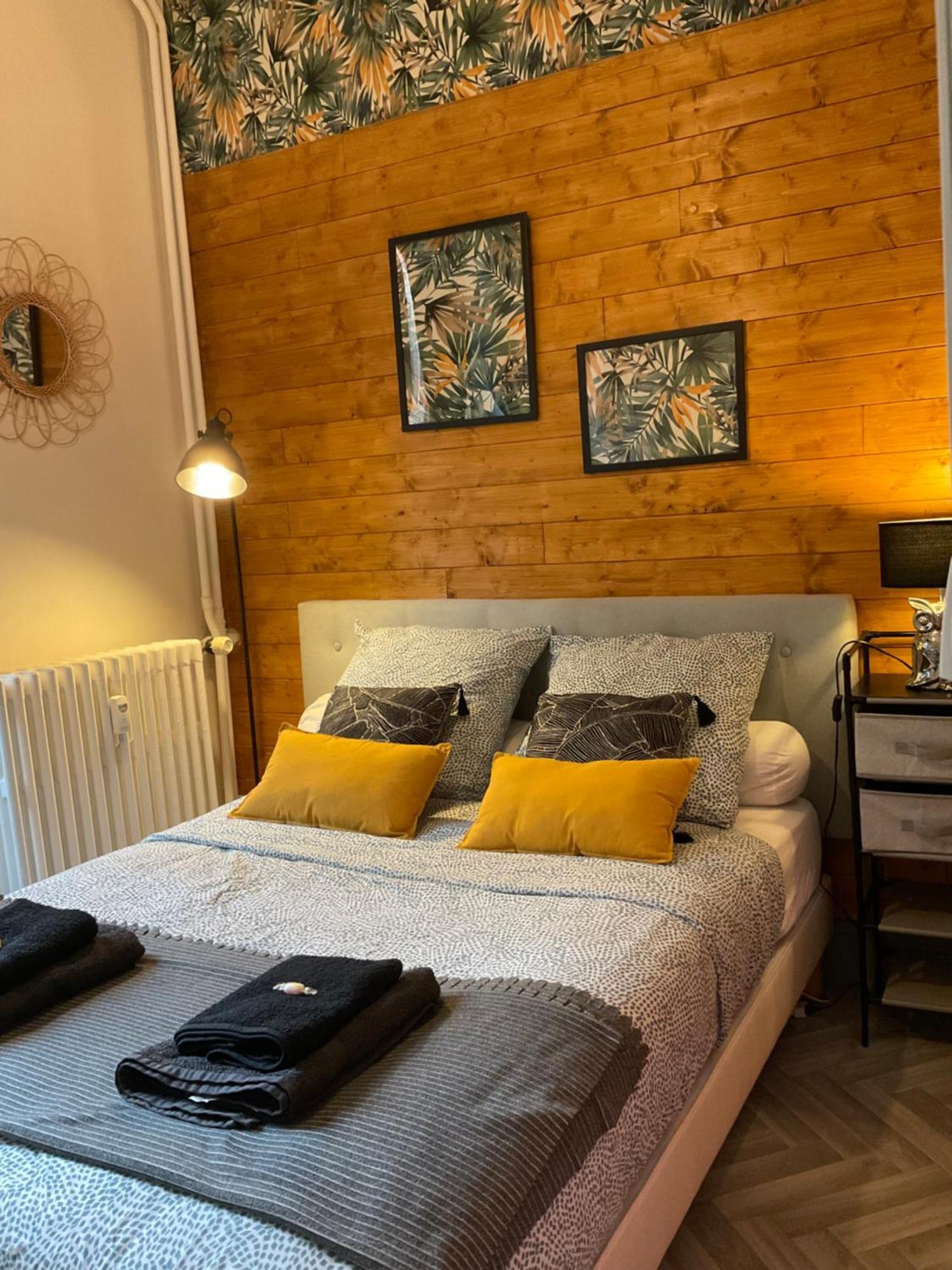 Les Loges Du Theatre Degustation Champagne Offerte Jacuzzi Sauna Jeux Velos Maison Prive 150M2 Historique 14Pers Max Emplacement Exceptionnel Et Chic, 200M De L'Avenue De Champagne, Gare, Musee, Jardins, Restaurations, Toutes Commodites 埃佩尔奈 外观 照片