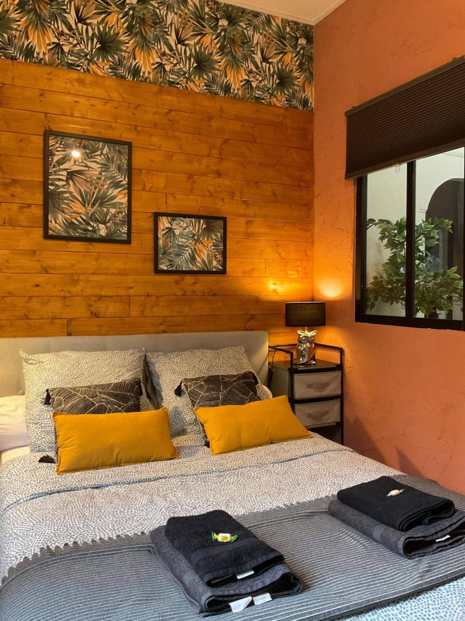 Les Loges Du Theatre Degustation Champagne Offerte Jacuzzi Sauna Jeux Velos Maison Prive 150M2 Historique 14Pers Max Emplacement Exceptionnel Et Chic, 200M De L'Avenue De Champagne, Gare, Musee, Jardins, Restaurations, Toutes Commodites 埃佩尔奈 外观 照片