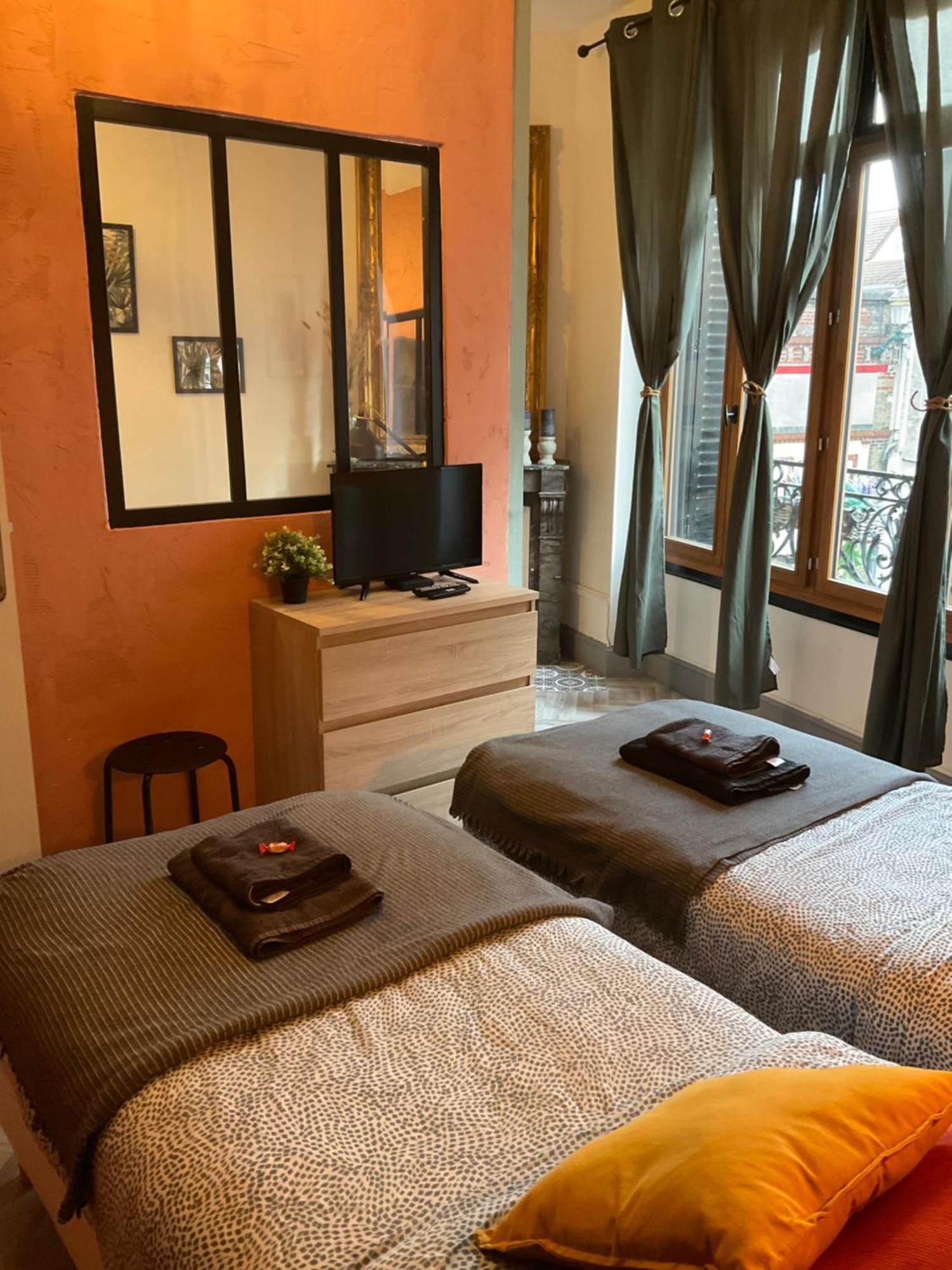 Les Loges Du Theatre Degustation Champagne Offerte Jacuzzi Sauna Jeux Velos Maison Prive 150M2 Historique 14Pers Max Emplacement Exceptionnel Et Chic, 200M De L'Avenue De Champagne, Gare, Musee, Jardins, Restaurations, Toutes Commodites 埃佩尔奈 外观 照片