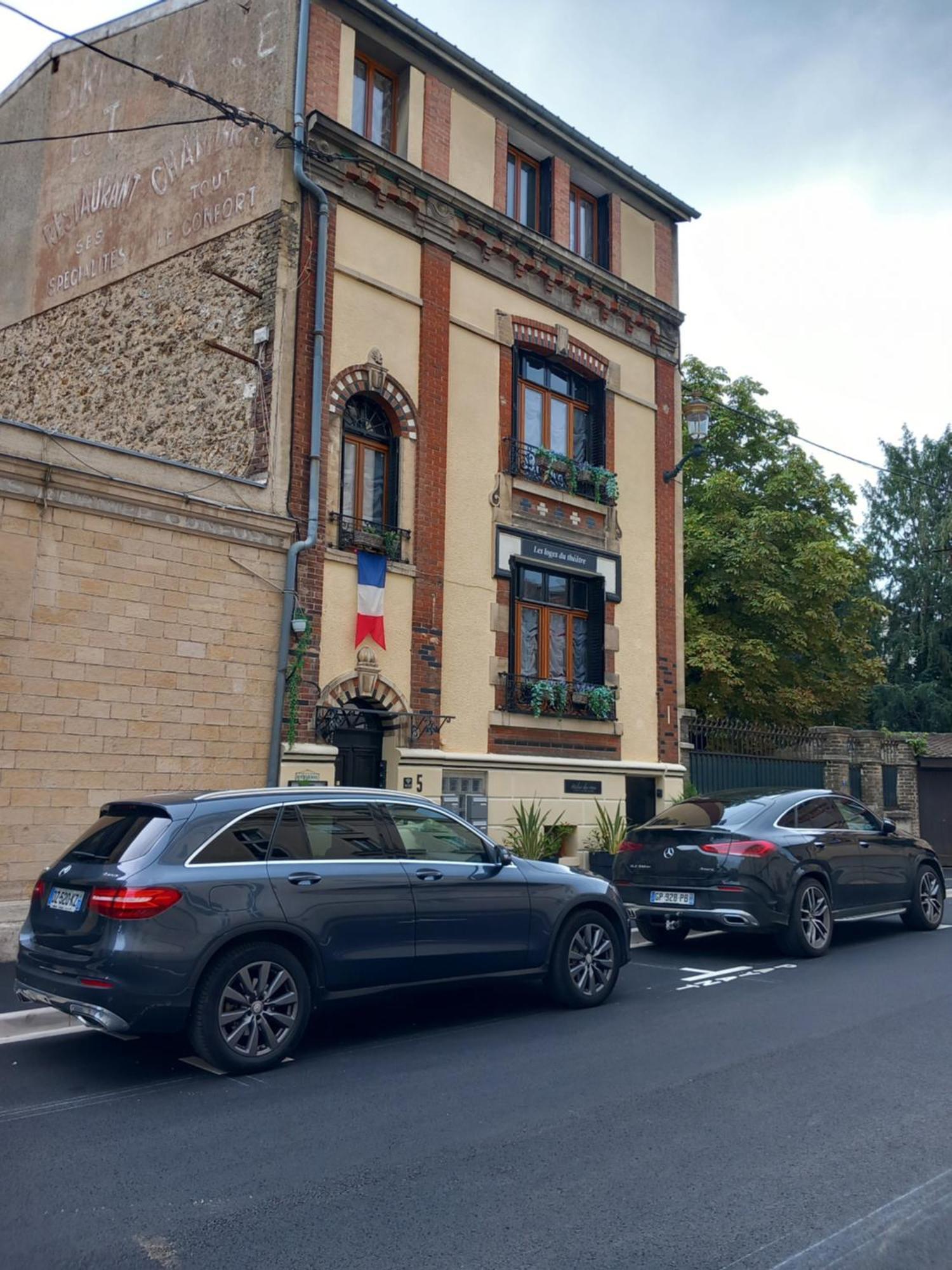 Les Loges Du Theatre Degustation Champagne Offerte Jacuzzi Sauna Jeux Velos Maison Prive 150M2 Historique 14Pers Max Emplacement Exceptionnel Et Chic, 200M De L'Avenue De Champagne, Gare, Musee, Jardins, Restaurations, Toutes Commodites 埃佩尔奈 外观 照片