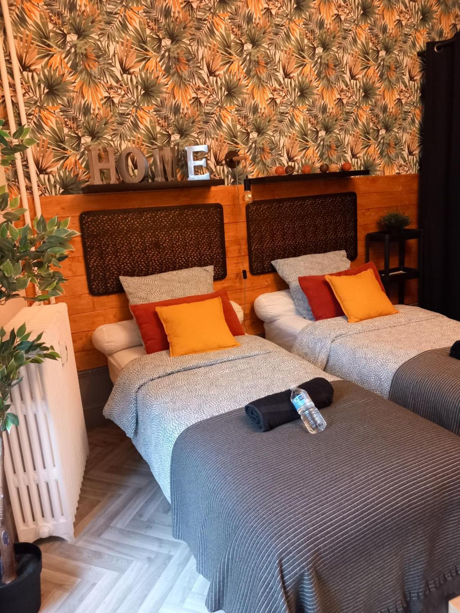 Les Loges Du Theatre Degustation Champagne Offerte Jacuzzi Sauna Jeux Velos Maison Prive 150M2 Historique 14Pers Max Emplacement Exceptionnel Et Chic, 200M De L'Avenue De Champagne, Gare, Musee, Jardins, Restaurations, Toutes Commodites 埃佩尔奈 外观 照片
