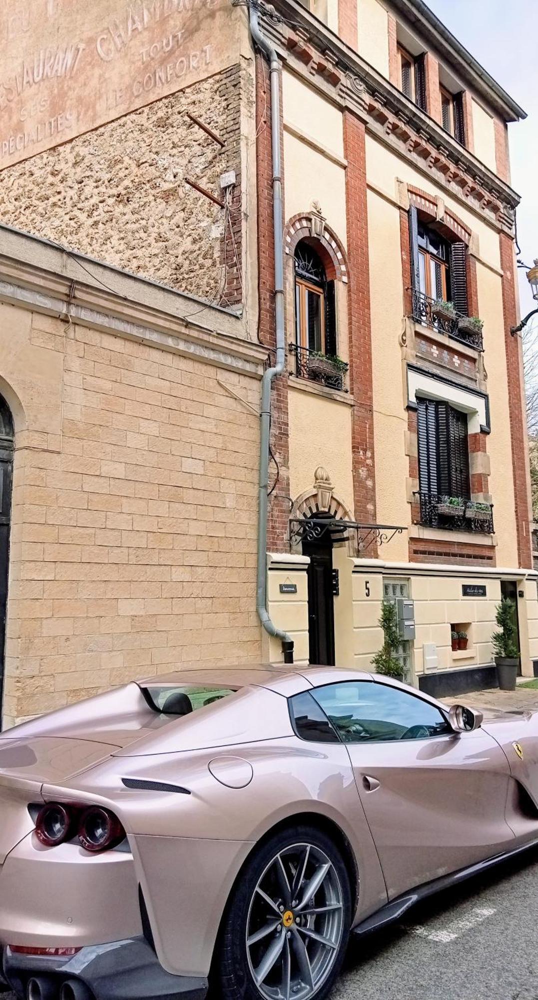 Les Loges Du Theatre Degustation Champagne Offerte Jacuzzi Sauna Jeux Velos Maison Prive 150M2 Historique 14Pers Max Emplacement Exceptionnel Et Chic, 200M De L'Avenue De Champagne, Gare, Musee, Jardins, Restaurations, Toutes Commodites 埃佩尔奈 外观 照片