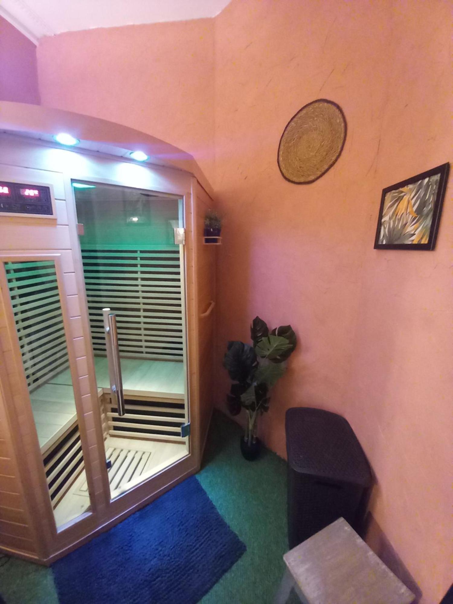 Les Loges Du Theatre Degustation Champagne Offerte Jacuzzi Sauna Jeux Velos Maison Prive 150M2 Historique 14Pers Max Emplacement Exceptionnel Et Chic, 200M De L'Avenue De Champagne, Gare, Musee, Jardins, Restaurations, Toutes Commodites 埃佩尔奈 外观 照片