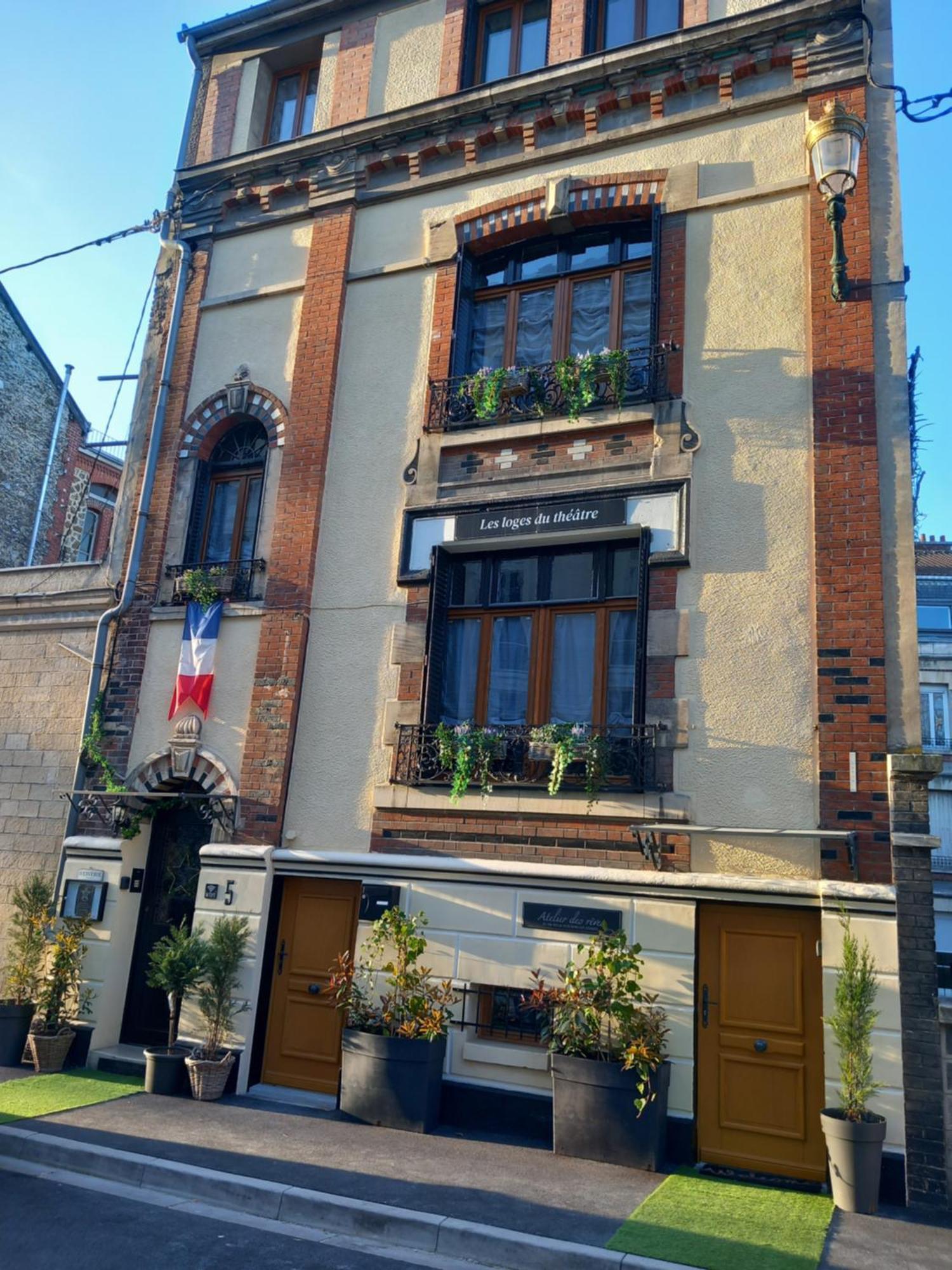 Les Loges Du Theatre Degustation Champagne Offerte Jacuzzi Sauna Jeux Velos Maison Prive 150M2 Historique 14Pers Max Emplacement Exceptionnel Et Chic, 200M De L'Avenue De Champagne, Gare, Musee, Jardins, Restaurations, Toutes Commodites 埃佩尔奈 外观 照片
